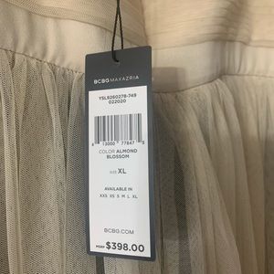 This BCBG pants suit has never been worn and is a size XL.